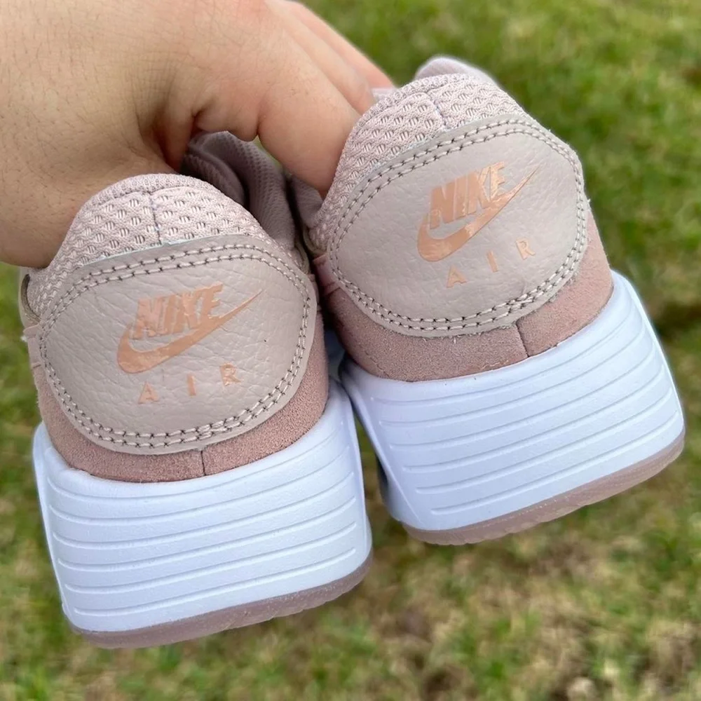 NEW NIKE AIR MAX TAN - Picture 3 of 3